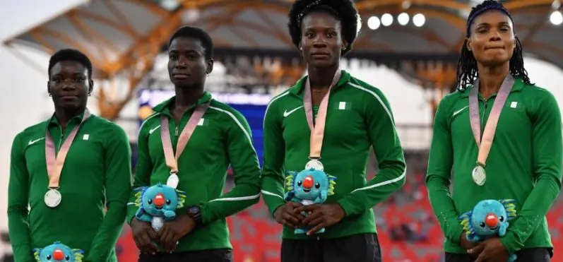 Nigerian athletes on the podium with their medals