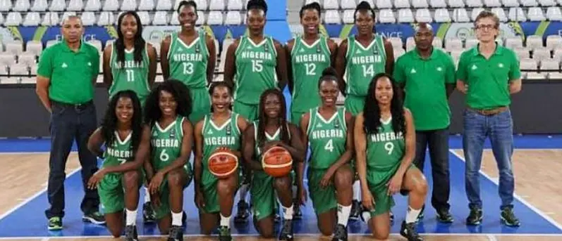 D’Tigress squad photo with coaches