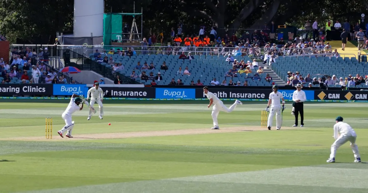 A Test match between Australia and South Africa with Temba Bavuma facing a delivery