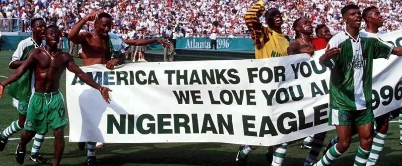 Nigeria&rsquo;s 1996 football team thanking the crowd in Atlanta